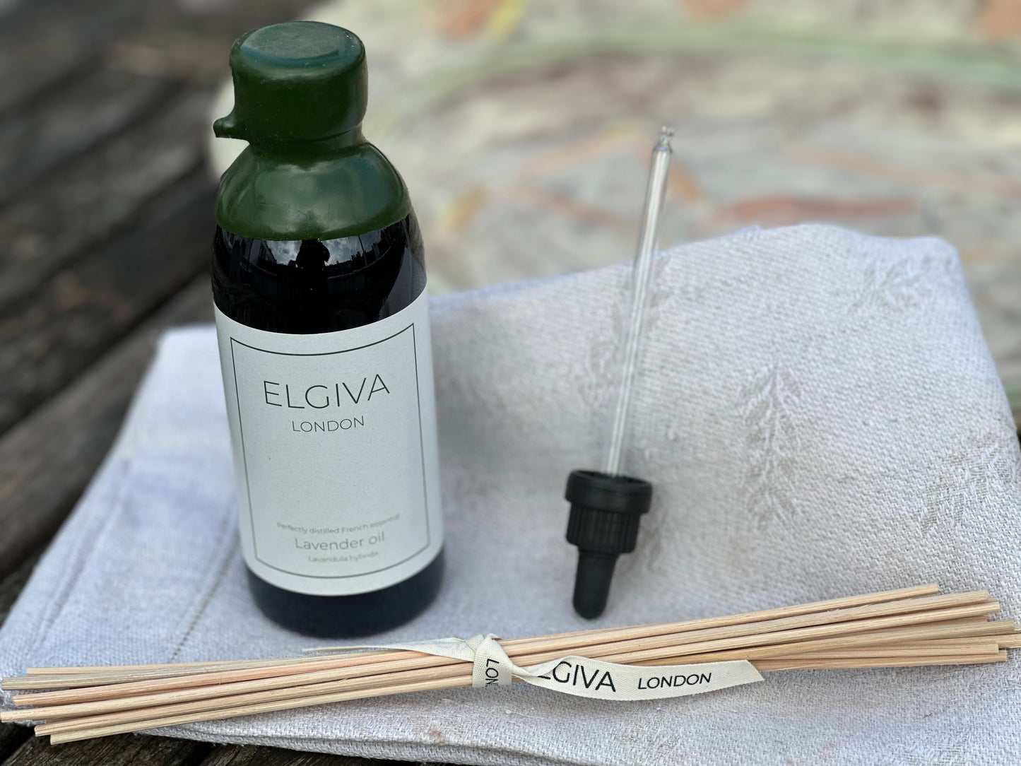25oml elgiva london lavender oil with pipette and 15 natural reed diffuser sticks