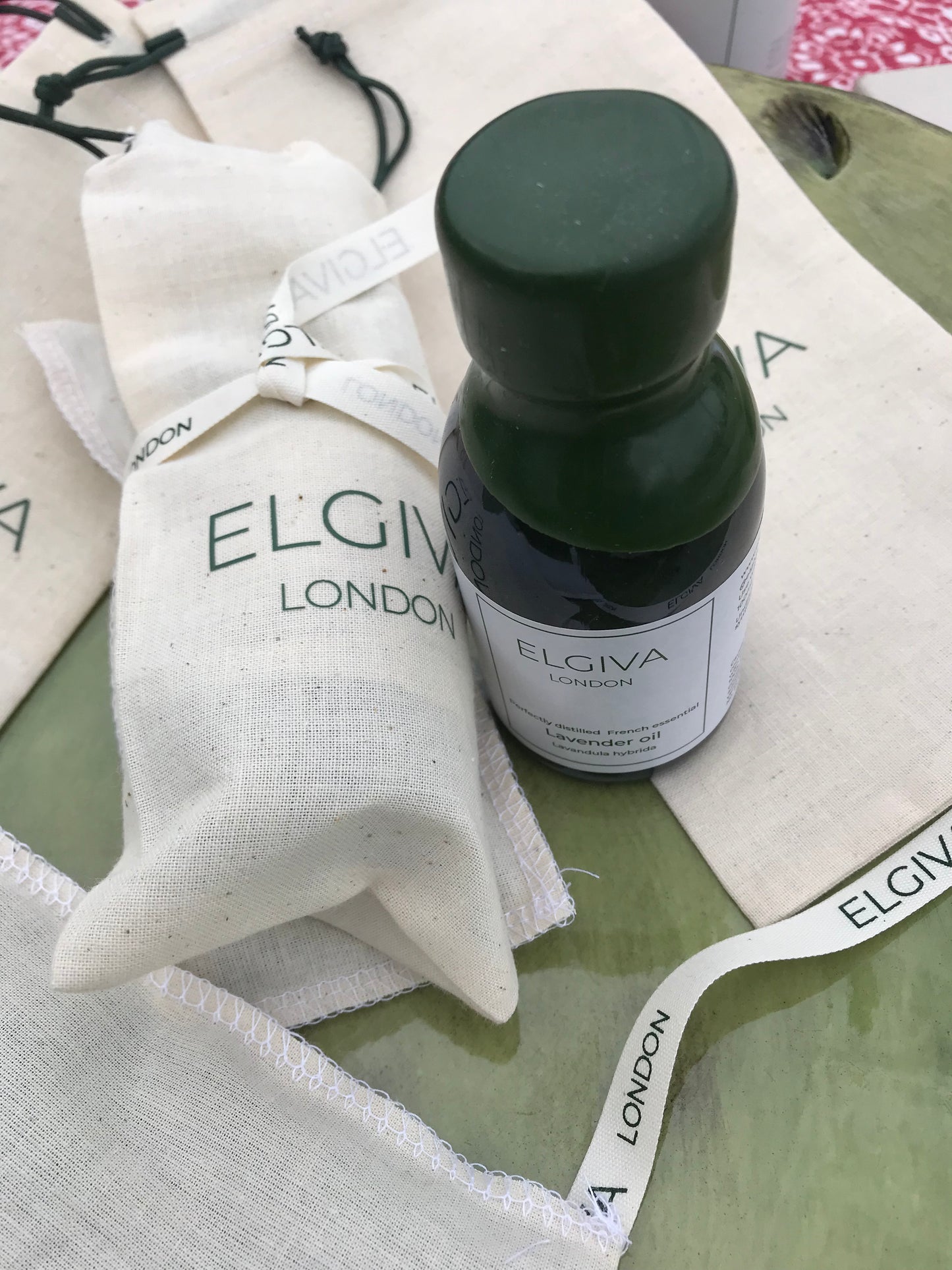 100ml Signature wax topped bottle with lavender sachet and branded gift sleeve