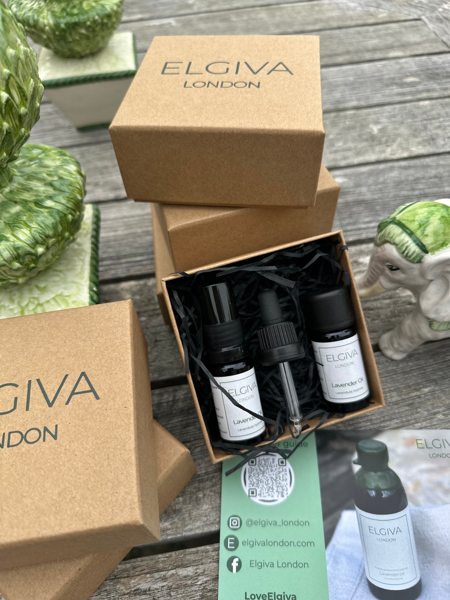 Elgiva Gift Box with 10ml lavender oil #lavandulahybrida , a ceramic fragrance/vapour ring for radiators and lamps and a mini pipette