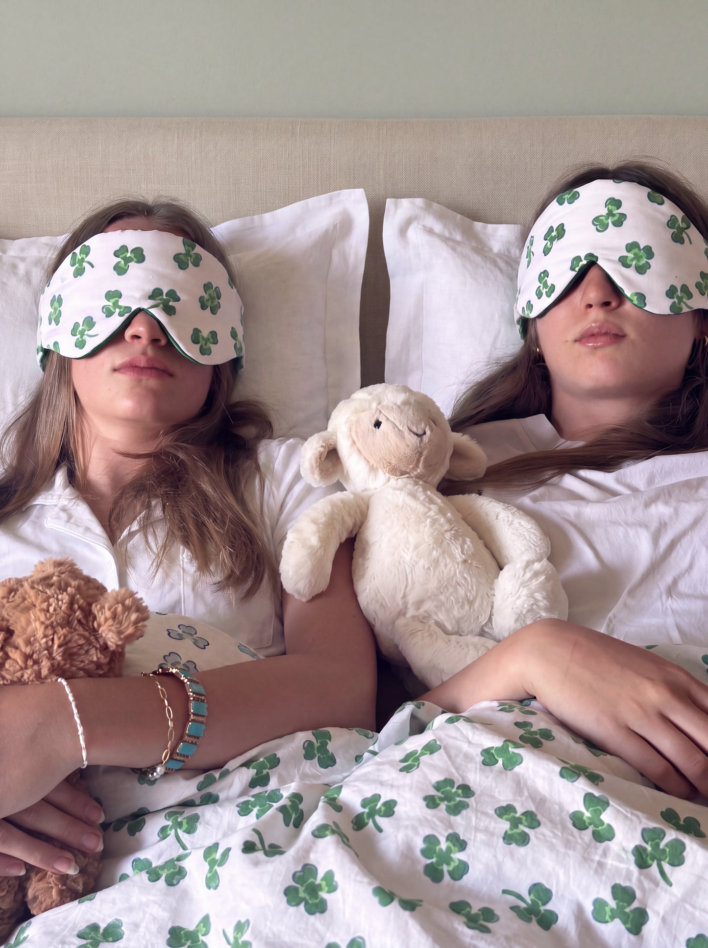 The Elgiva Silk Sleep Mask (Clover)