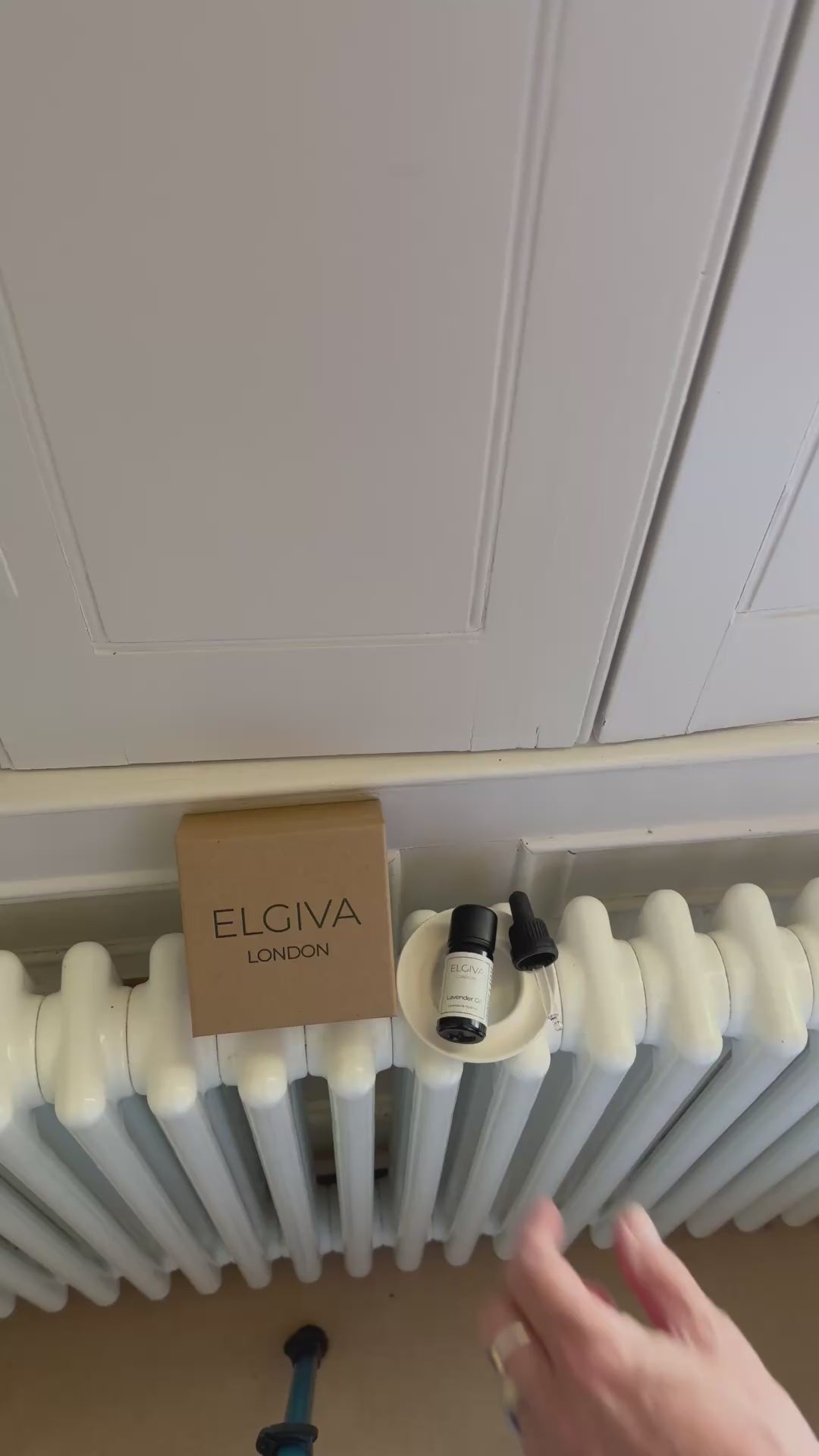 Elgiva Gift Box with 10ml lavender oil #lavandulahybrida , a ceramic fragrance/vapour ring for radiators and lamps and a mini pipette